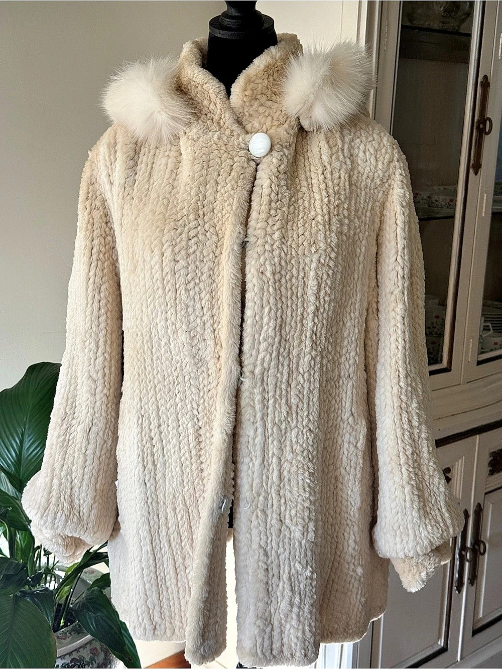 M. Castoria Cream Fur Coat Size 16 Like New